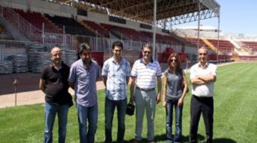 Van Atat&uuml;rk Şehir Stadyumu Ağır Hasarlı &Ccedil;ıktı