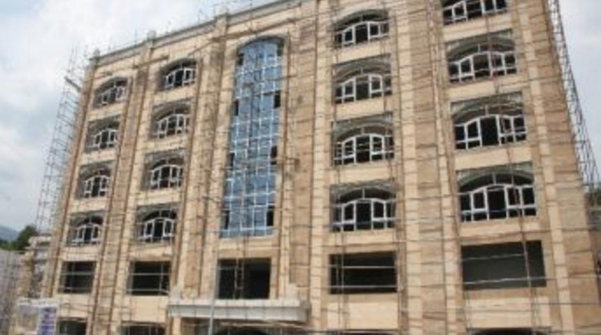 B&ouml;lgenin En B&uuml;y&uuml;k K&uuml;t&uuml;phanesi