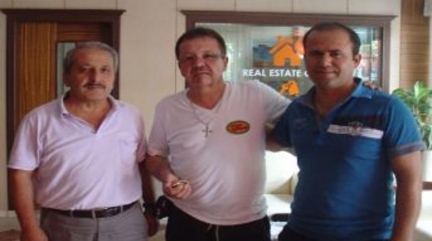 Alanya'da Taksici Bulduğu Altın Saati Sahibine Teslim Etti