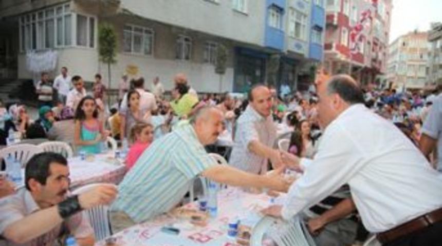 İftar sonrası binleri bir araya getirdi