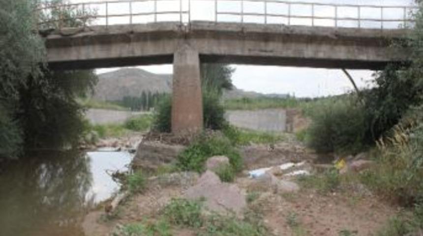 Çankırı'daki Fidanlık Köprüsü Ölüme Açık Davetiye