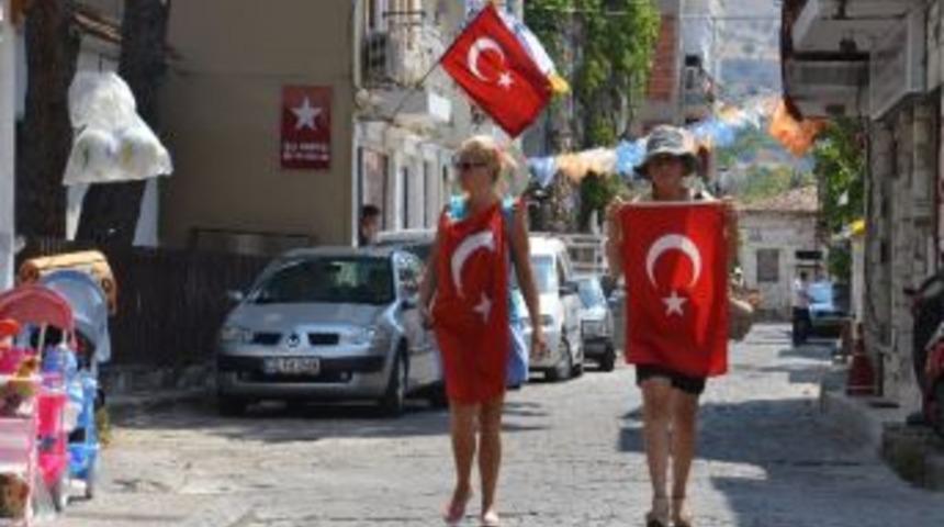 Patlama Sonrası Foça Halkı Tepkili