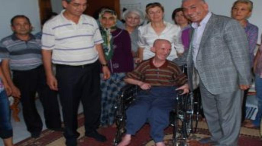 Chp&rsquo;den Engelliye Tekerlekli Sandalye