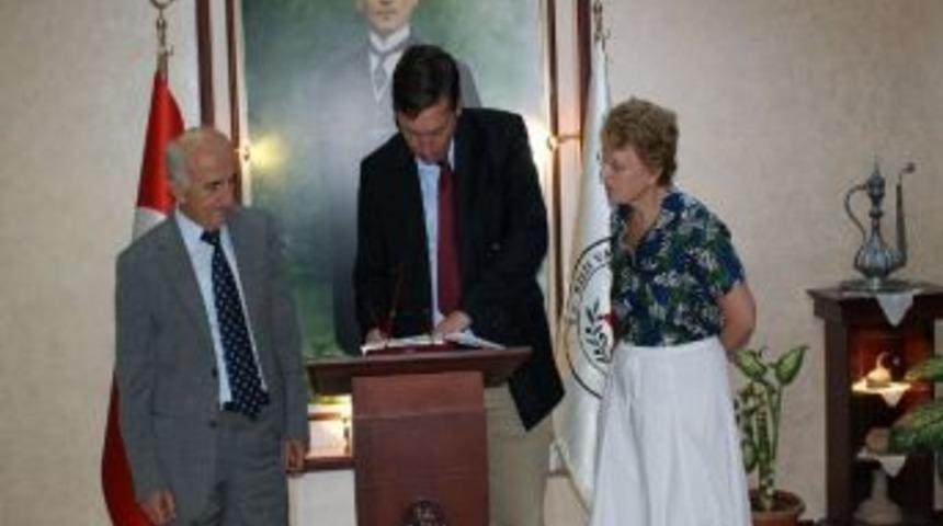 İngiltere'nin B&uuml;y&uuml;kelik Heyeti, Vali Yusuf Odabaş'ı Ziyaret Etti