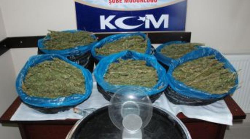 Kardeşinin Evine 17 Kilo 835 Gram Esrar Saklamış