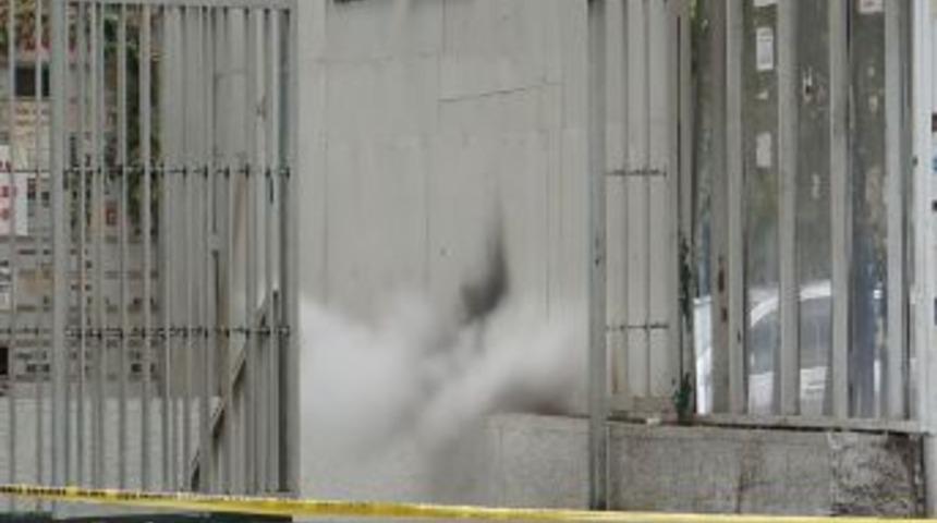 &Ccedil;arşı Girişine Bırakılan Ş&uuml;pheli &Ccedil;anta Paniğe Neden Oldu