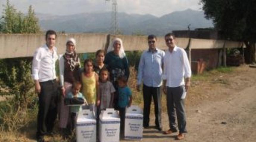 Eğitim G&ouml;n&uuml;ll&uuml;lerinden &Ouml;ğrencilere Bayram Hediyesi