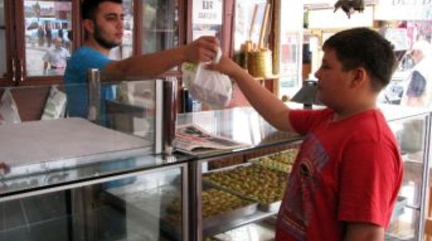 Ramazan Ayında Tatlıcıların Y&uuml;z&uuml; G&uuml;ld&uuml;