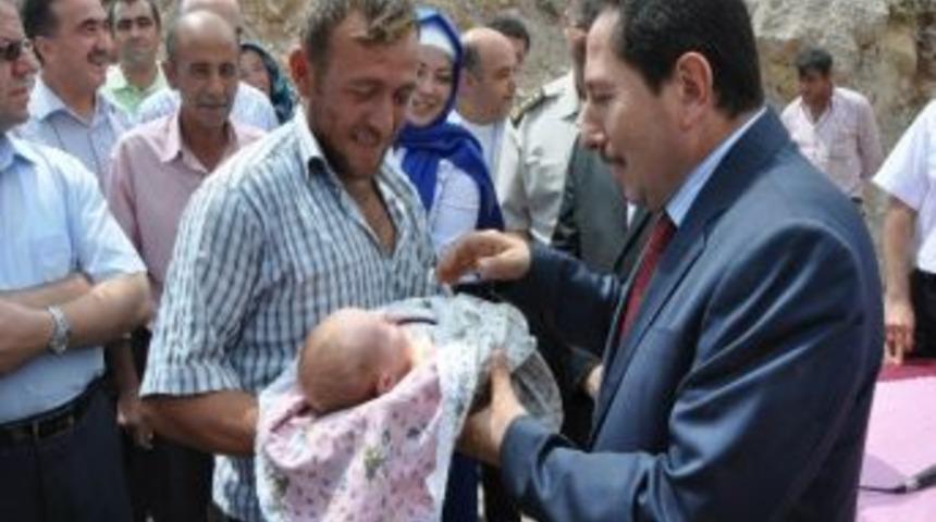 Bebeklerine Vali Balkanlıoğlu'nun Eşinin İsmini Verdiler