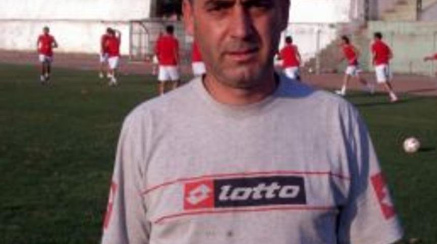 G&ouml;nenspor'un Eski Oyuncusu Antren&ouml;r Olarak D&ouml;nd&uuml;