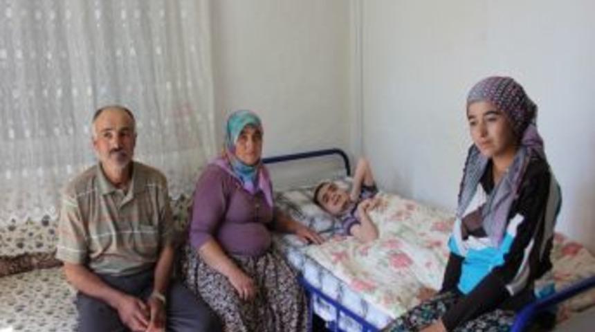 Cam Kemik Hastası Oğlu I&ccedil;in Tekerlekli Sandalye Istiyor