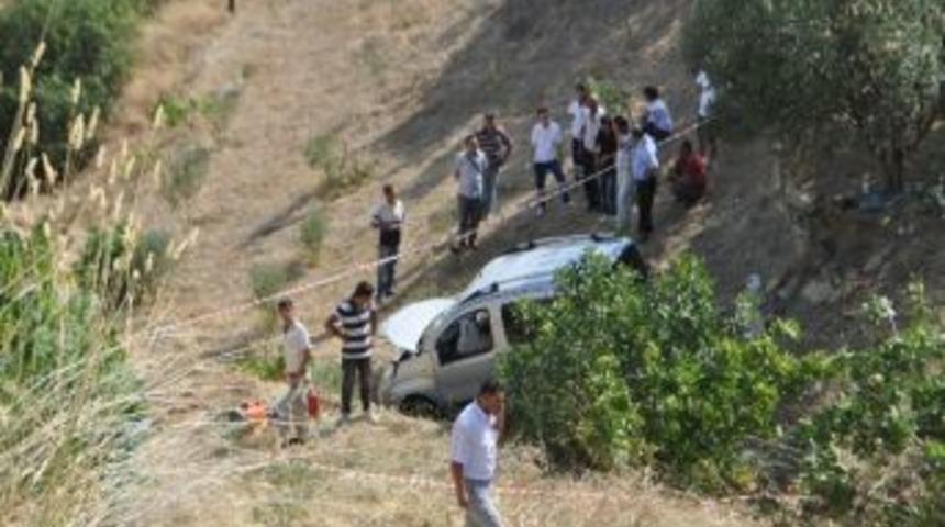 Virajı Alamayan Ara&ccedil; U&ccedil;uruma Yuvarlandı: 1 &Ouml;l&uuml;