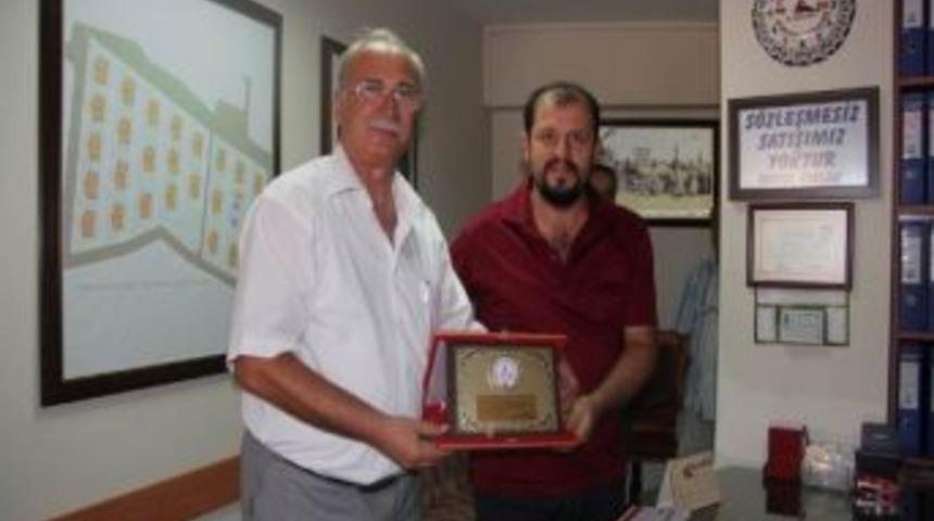 Başkan Akova&rsquo;dan Vefa &Ouml;rneği