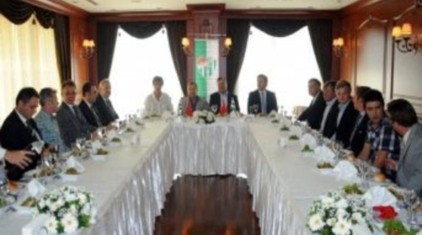 Bursaspor Y&ouml;netim Kurulu Kups Y&ouml;netimini Ağırladı