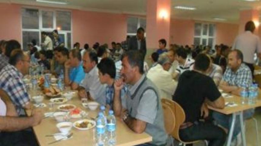 Yozgat Eğitimciler Derneği &Ouml;ğretmenlere Iftar Verdi