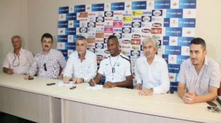 Akhisarspor, Severin Bikoko İle S&ouml;zleşme İmzaladı