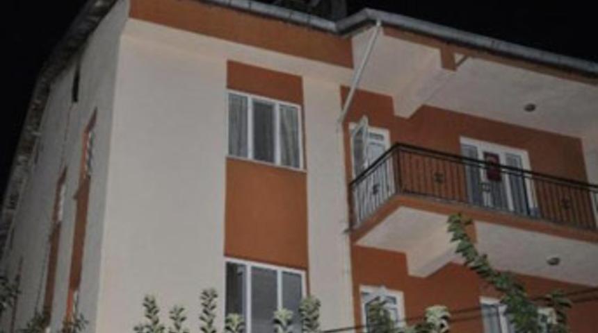 Yangını s&ouml;nd&uuml;rmek isterken &ouml;ld&uuml;