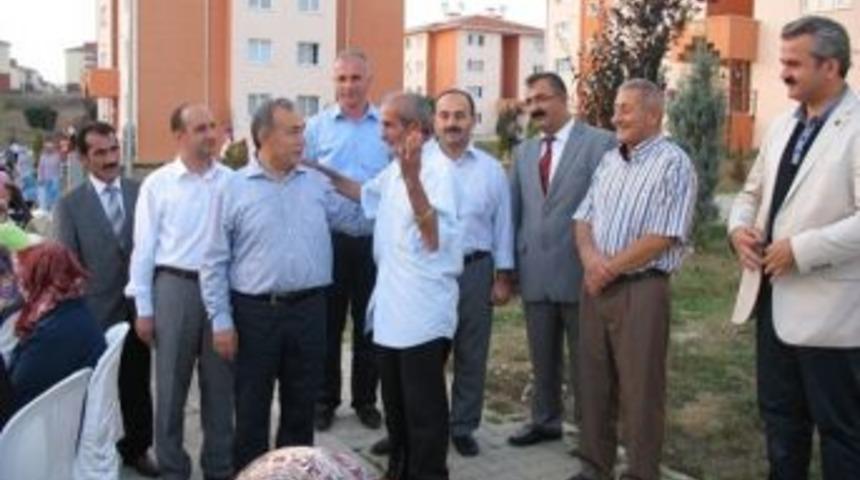 Sakarya Valisi Vakıfkentlilerle İftar A&ccedil;tı