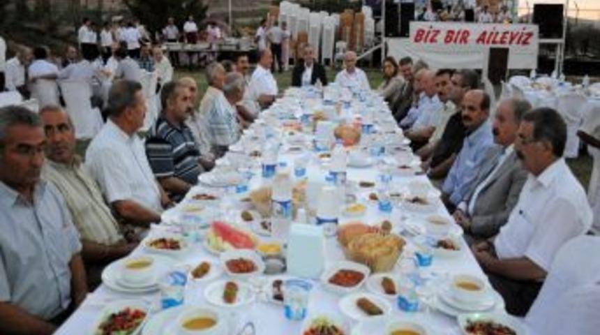 Malatya'da 'hoşg&ouml;r&uuml; Sofrası' Kanaat &Ouml;nderlerini Buluşturdu