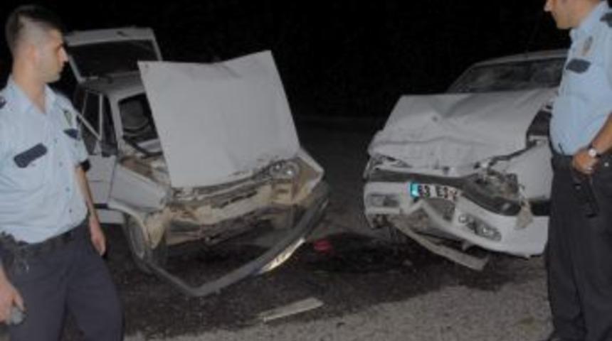 Şanlıurfa'da 2 Otomobil &Ccedil;arpıştı: 8 Yaralı