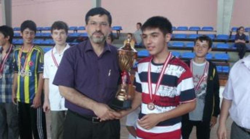 Turnuvada dereceye girenlere  &ouml;d&uuml;l