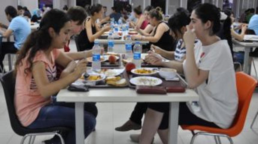 BALKAN-DER, Balkan &Ouml;ğrencilerine Iftar Yemeği Verdi