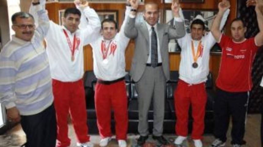 Ceyhan Belediyesporlu 6 G&uuml;reş&ccedil;i Milli Takım Kampına &Ccedil;ağrıldı