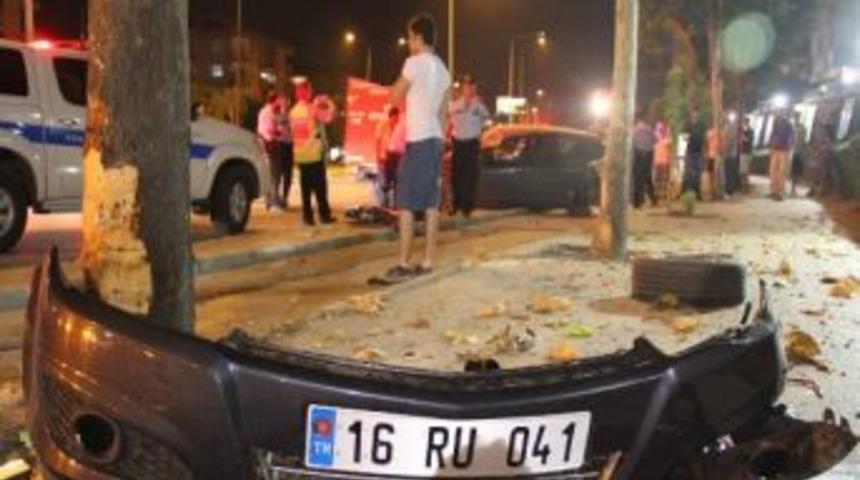 (&ouml;zel Haber) Takla Atan Otomobilde Sıkışan Kadın S&uuml;r&uuml;c&uuml;y&uuml; Sağlık Ekipleri Kurtardı