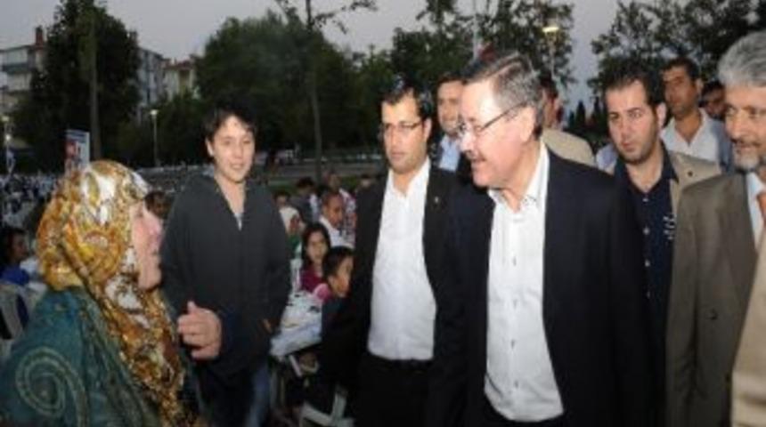 Ankara B&uuml;y&uuml;kşehir Belediyesi&rsquo;nden Sincan'da İftar Yemeği