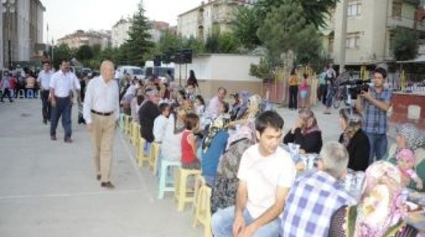 Belediyenin İftar Sofrası Piri Reis Mahallesi&rsquo;nde Kuruldu