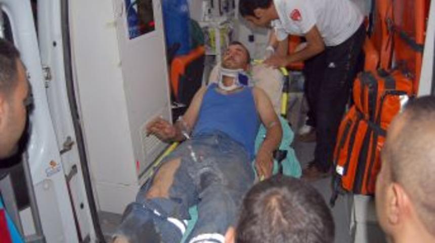 Kamyonet U&ccedil;uruma Yuvarlandı: 1 &Ouml;l&uuml; 1 Yaralı