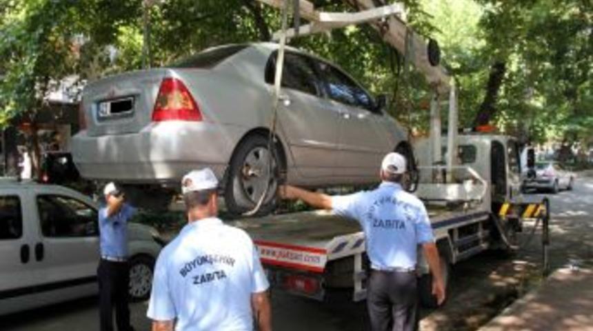 Kocaeli Zabıtası Ara&ccedil;ların Hatalı Park Etmesine Izin Vermiyor