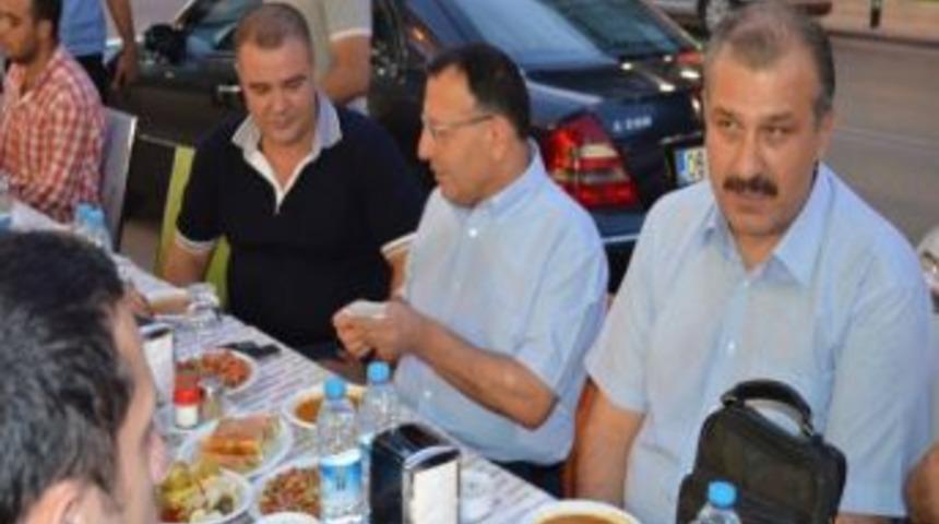 Esnaflardan Vali Saran&rsquo;a Plaket