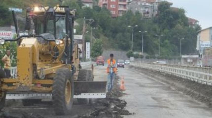 G&uuml;l&uuml;&ccedil; K&ouml;pr&uuml;s&uuml;nde Asfaltlama &Ccedil;alışması Tamamlandı