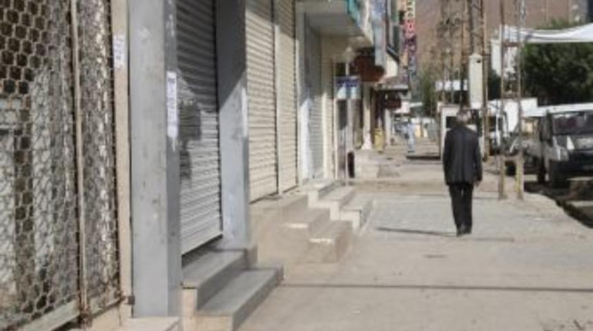 Y&uuml;ksekova'da Kepenkler Kapalı