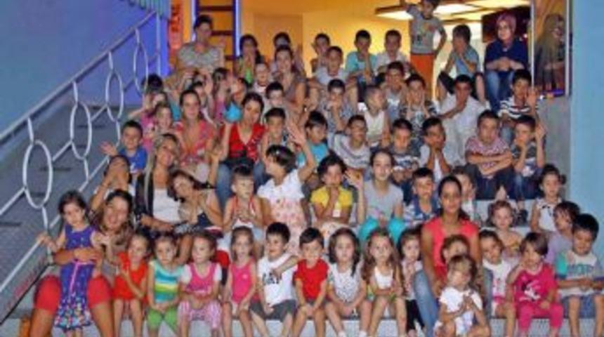 Yetiştirme Yurdunda Kalan &Ccedil;ocuklar G&ouml;n&uuml;llerince Eğlendi