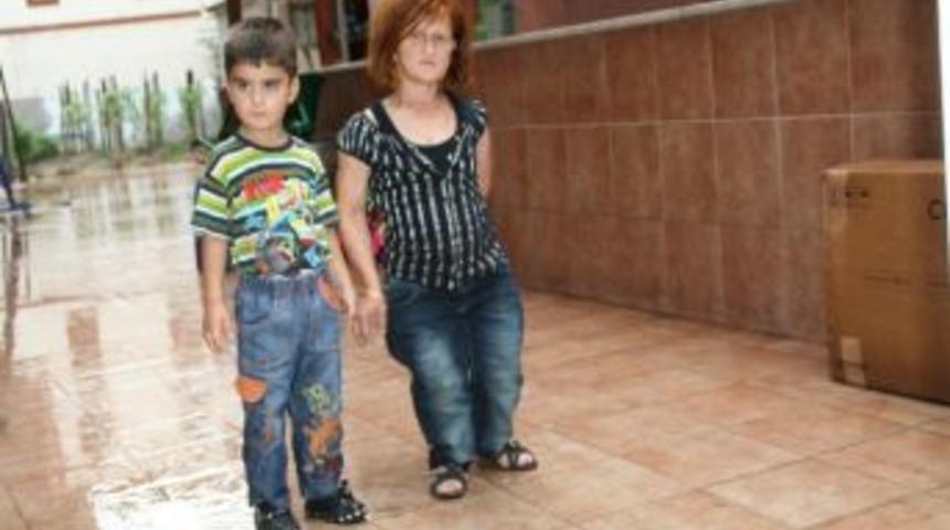 Baston İmal Ederek Oğlunu B&uuml;y&uuml;t&uuml;yor