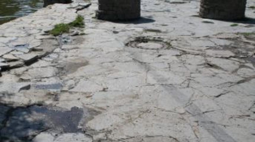 Kars&rsquo;ta Ka&ccedil;ak&ccedil;ılarla Polis Arasında Yaşanan &Ccedil;atışma