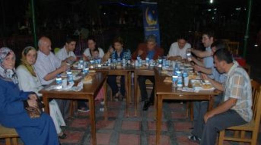 Kimse Yok Mu Derneği&rsquo;nden Soma&rsquo;da Y&uuml;z Aileye Gıda Yardımı