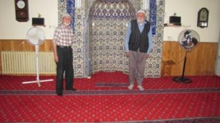 Hisarcık K&ouml;pr&uuml;başı Camii Halıları Yenilendi