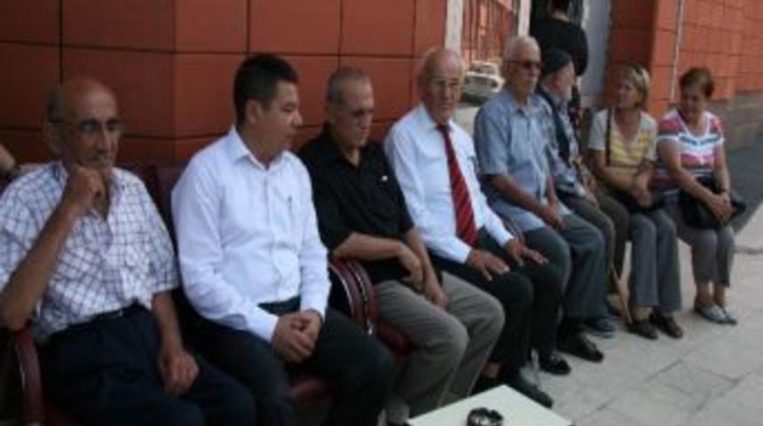 Chp Huzurevi Sakinlerini Ziyaret Etti