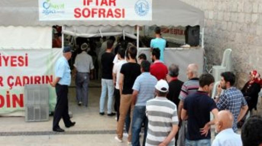 Sivas&rsquo;ta İftar &Ccedil;adırına Yoğun İlgi