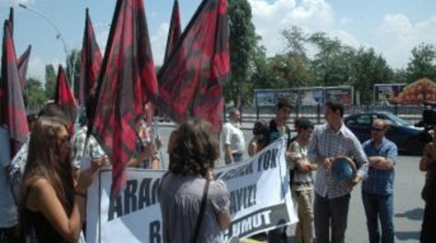 Liseli Gen&ccedil;lerden, &ldquo;&ouml;rg&uuml;t &Uuml;yesi Olduğumuzu Neden Ailelerimize Bildiriyor Sunuz?" Eylemi