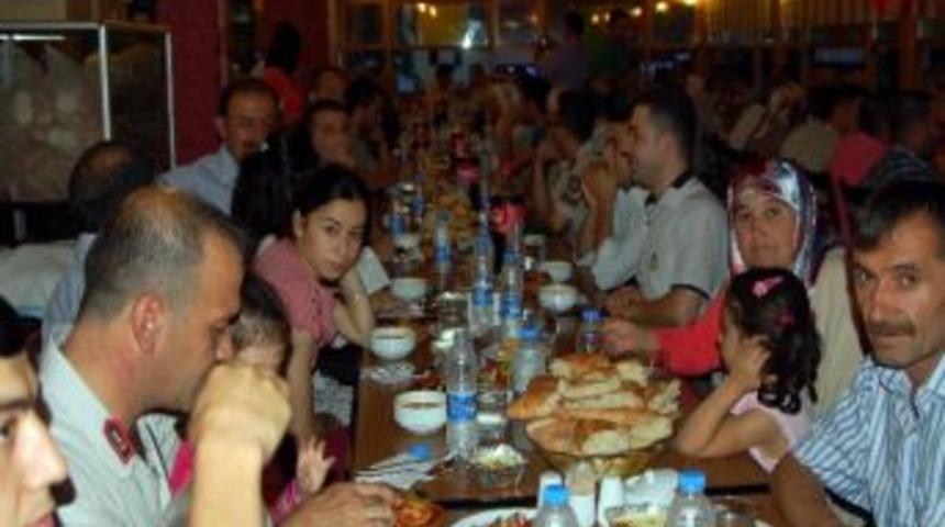 &Uuml;nye Kaymakamlığından Şehit Ve Gazi Ailelerine İftar