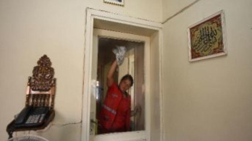 Yaşlı Ve Engellilerin Evine Temizlik Hizmeti Gidiyor