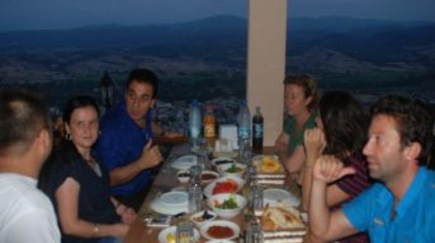 &Ccedil;ocuk Esirgeme Kurumu Sakinlerine İftar Yemeği