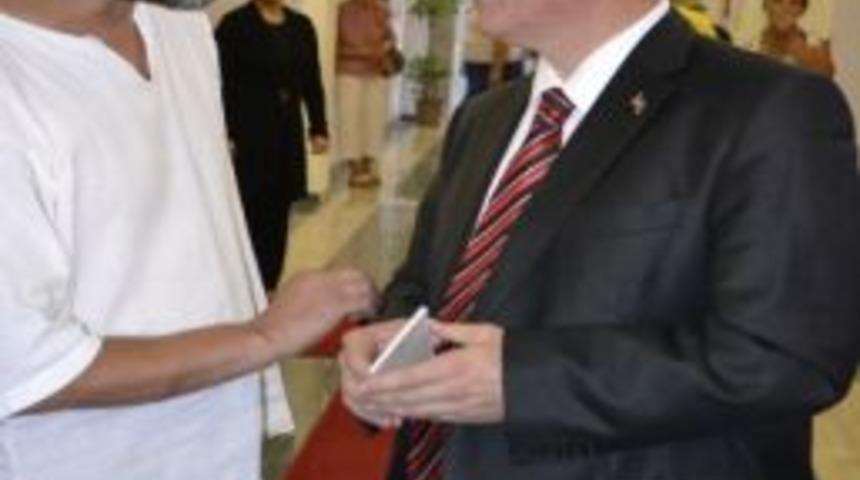 Vali Tuna, Vatandaşın Derdini Dinledi