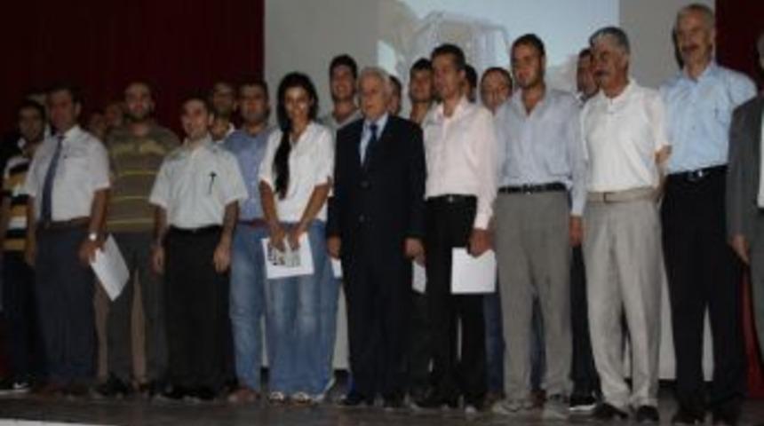 İş Makinaları Operat&ouml;rl&uuml;ğ&uuml; Kursiyerleri Sertifikalarını Aldı