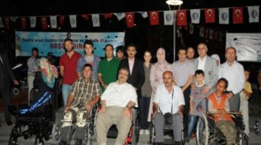 &Ouml;nce Engelliler Sevindirildi Sonra Mahalleliye İftar Verildi