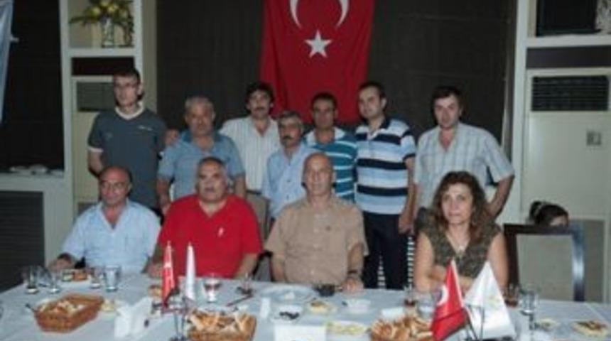 Başkan &Ouml;z apartman g&ouml;revlileriyle iftar yaptı